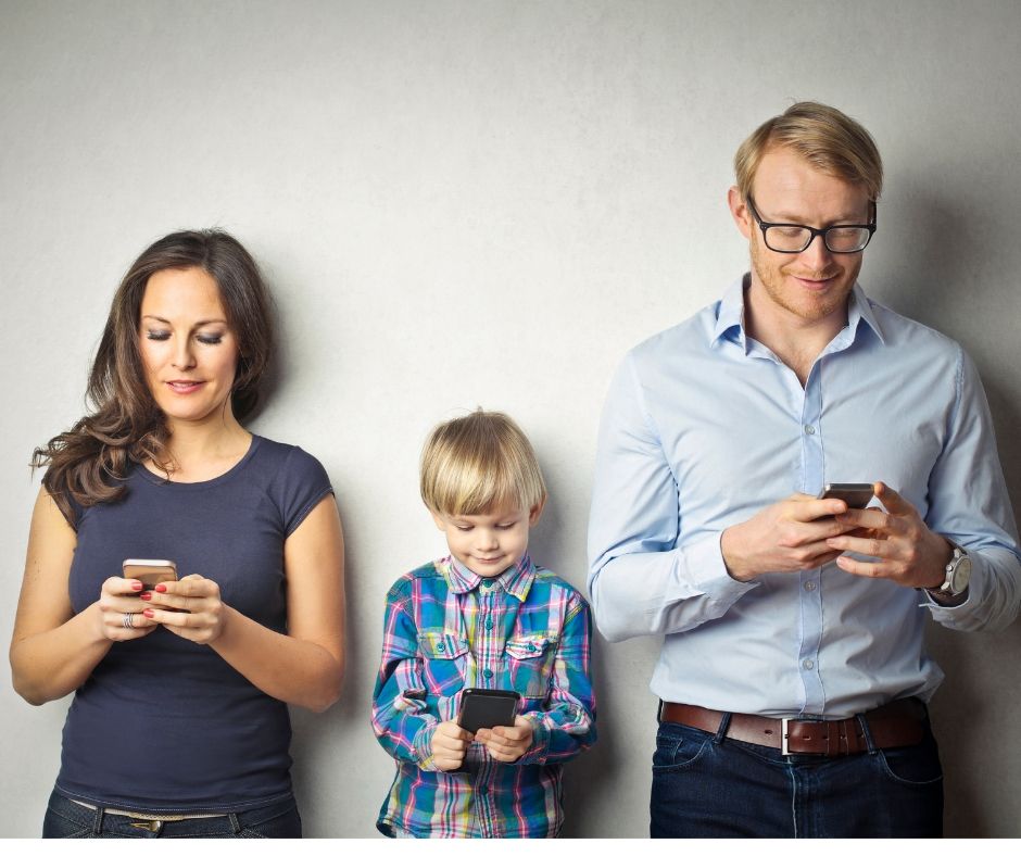 L'appello di un genitore: “Stop all'uso dei cellulari per copiare
